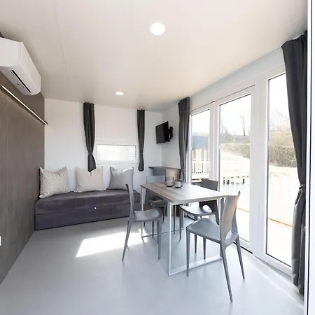 Дом отдыха Ruhiges Mobilehome Im Vital Camp Bayerbach